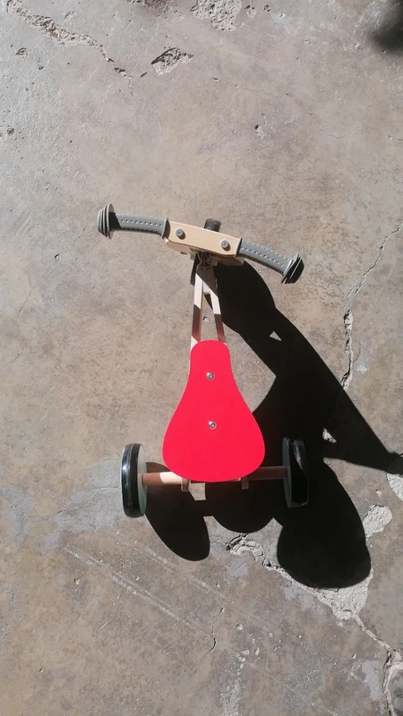 Bellissimo Triciclo/Bicicletta Primi Passi in Legno 7